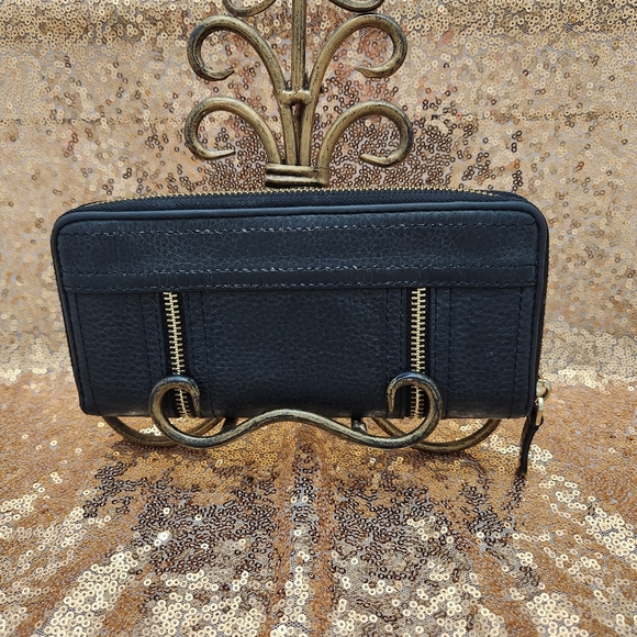 Michael Kors Black Leather Goldtone Hardware Long Zip Around Moxley Wall… - Picture 2 of 11